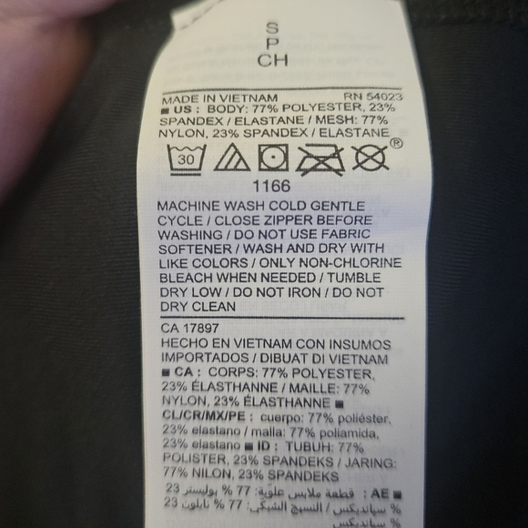 Old Navy Active Women's Size S Powersoft Black Cropped Longsleeve Top Thumbholes - Picture 4 of 6